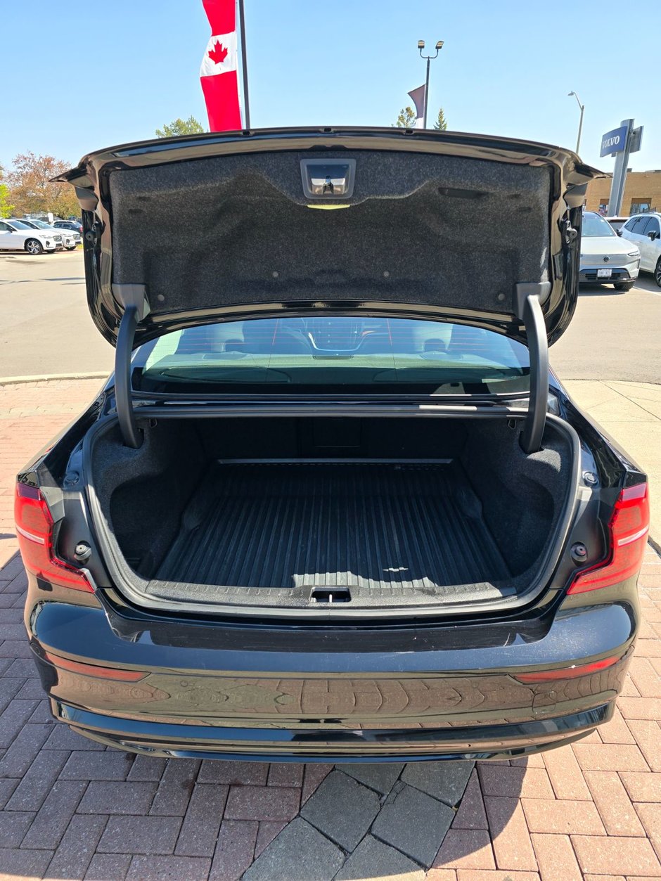 2024 Volvo S60 PLUS DARK THEME-15