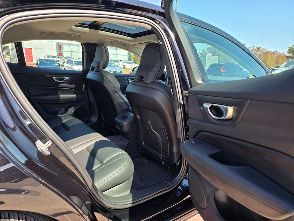 2024 Volvo S60 PLUS DARK THEME-17