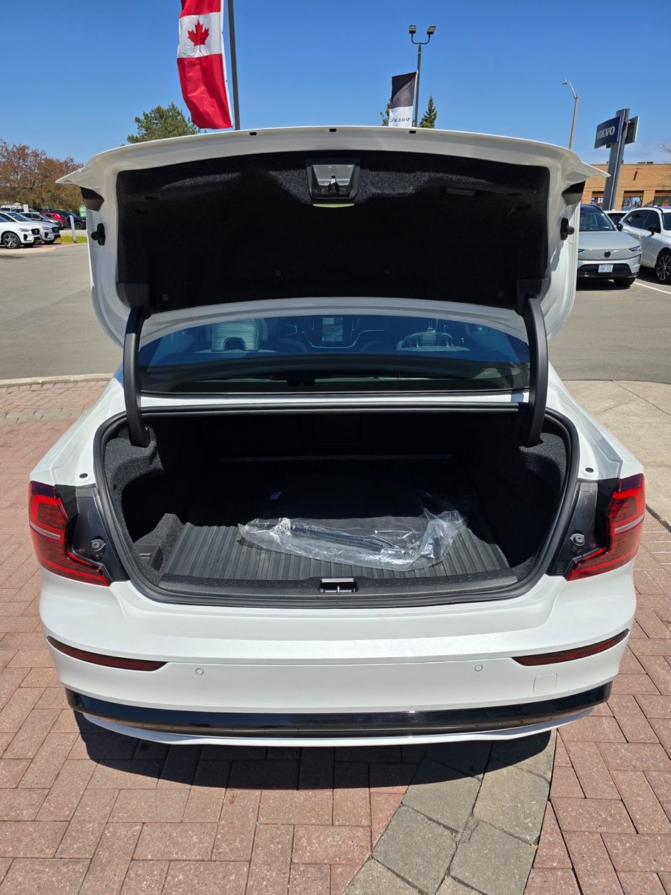 2024 Volvo S60 PLUS DARK THEME-15