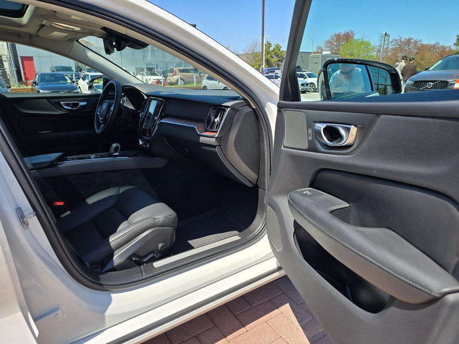2024 Volvo S60 PLUS DARK THEME-18