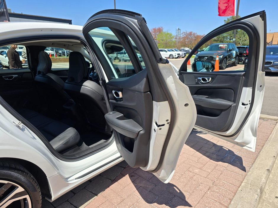 2024 Volvo S60 PLUS DARK THEME-8
