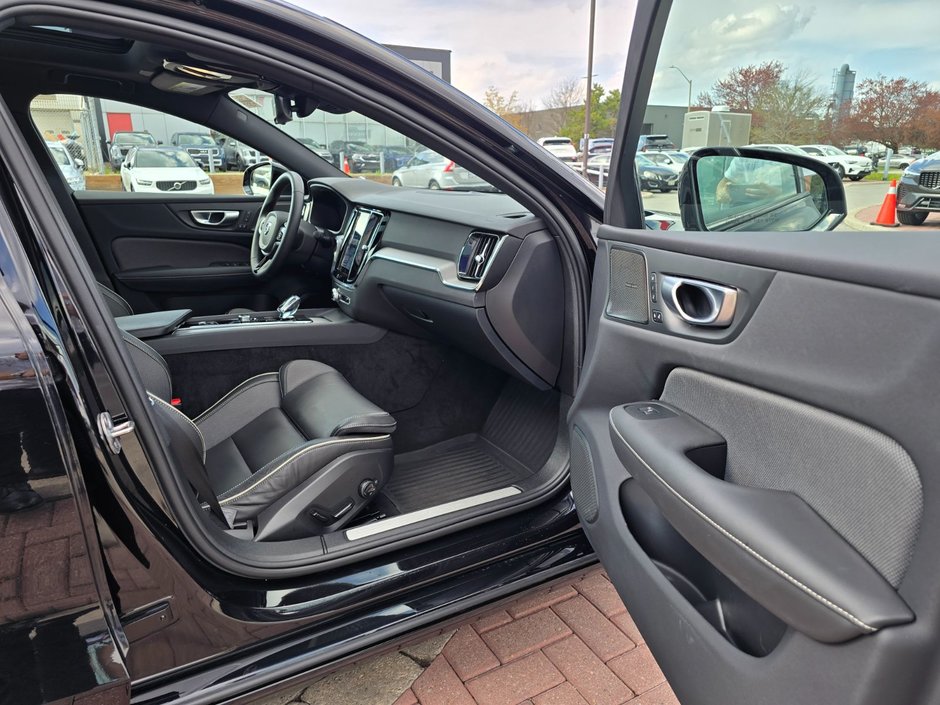 2024 Volvo S60 PLUS BLACK EDITION-20