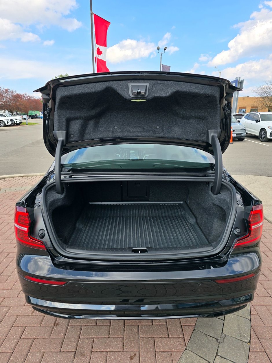 2024 Volvo S60 PLUS BLACK EDITION-14