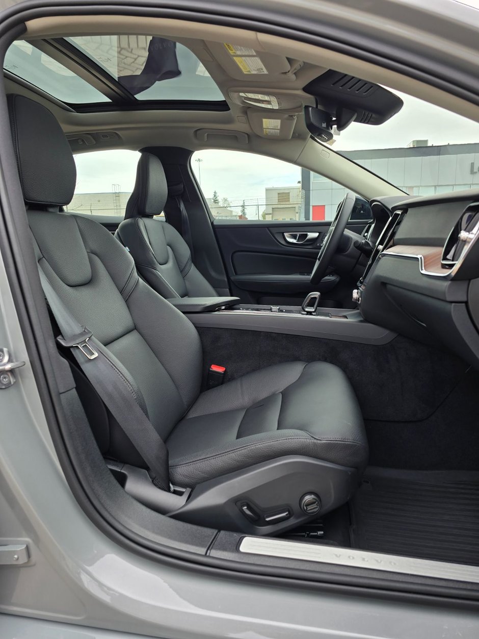 2024 Volvo S60 PLUS DARK THEME-21