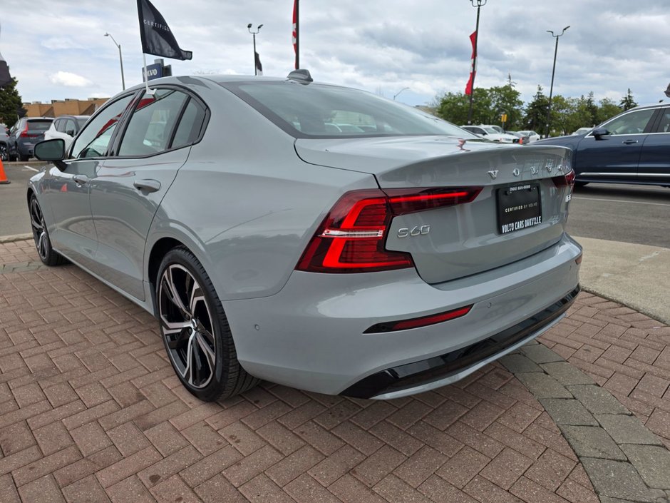 2024 Volvo S60 PLUS DARK THEME-11