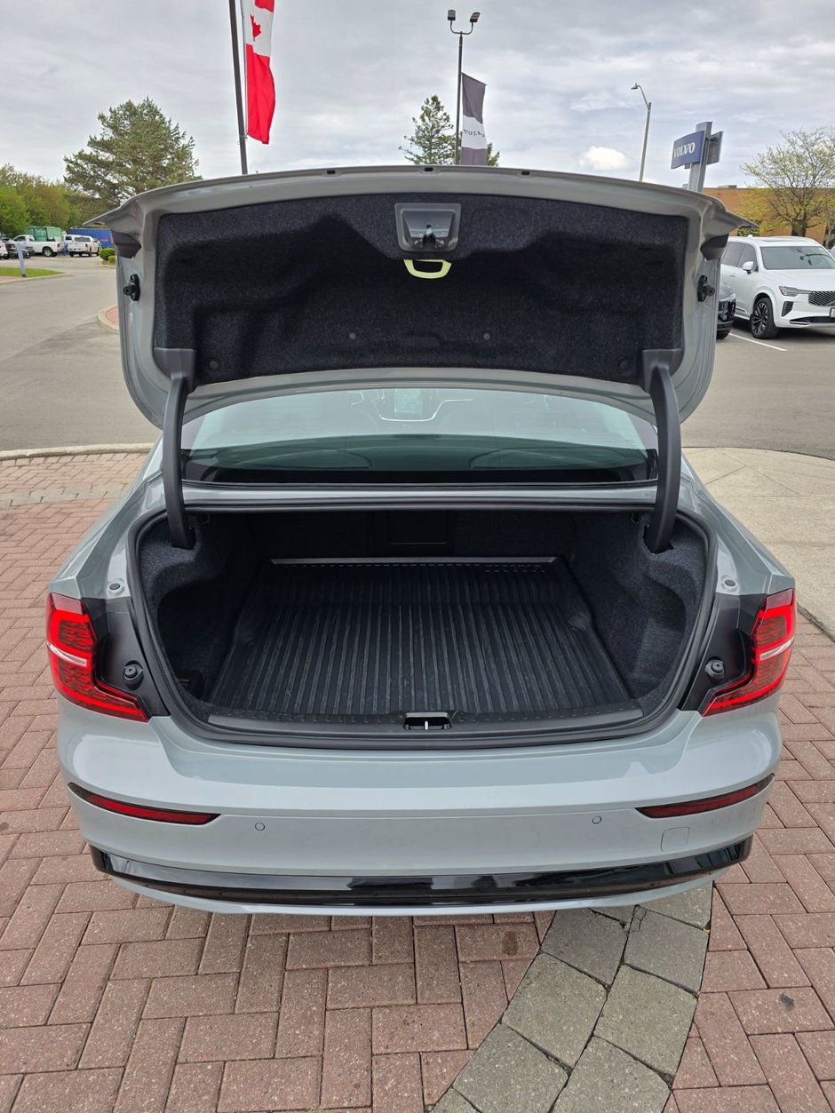 2024 Volvo S60 PLUS DARK THEME-15