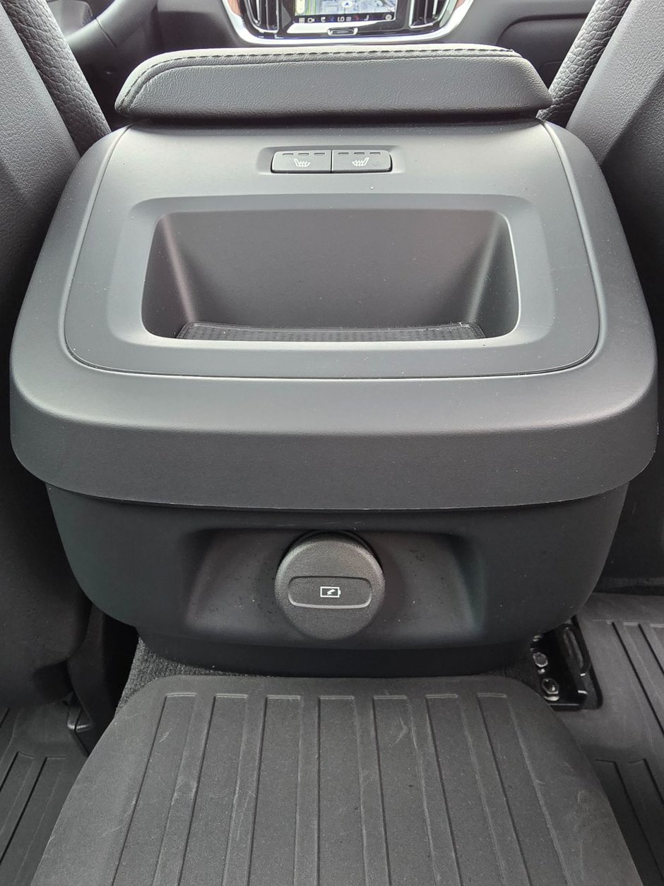 2024 Volvo S60 PLUS DARK THEME-18