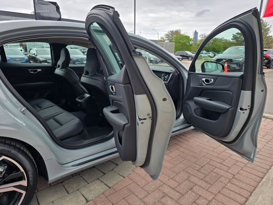 2024 Volvo S60 PLUS DARK THEME-8