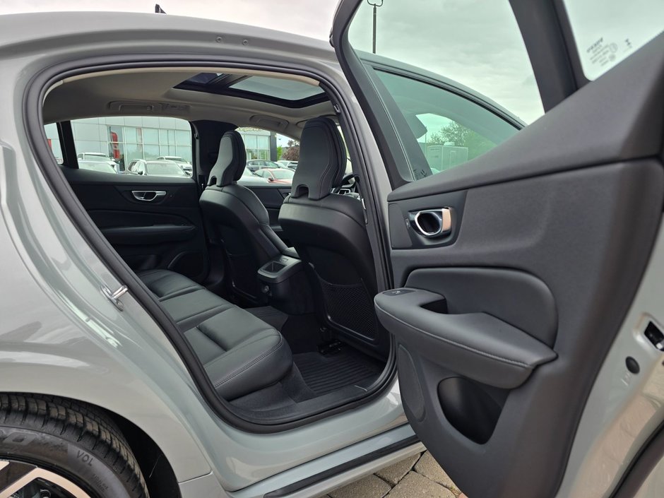 2024 Volvo S60 PLUS DARK THEME-16
