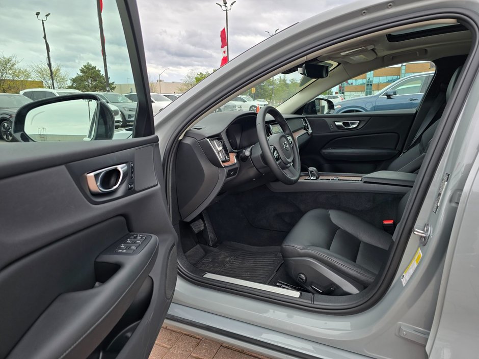 2024 Volvo S60 PLUS DARK THEME-10