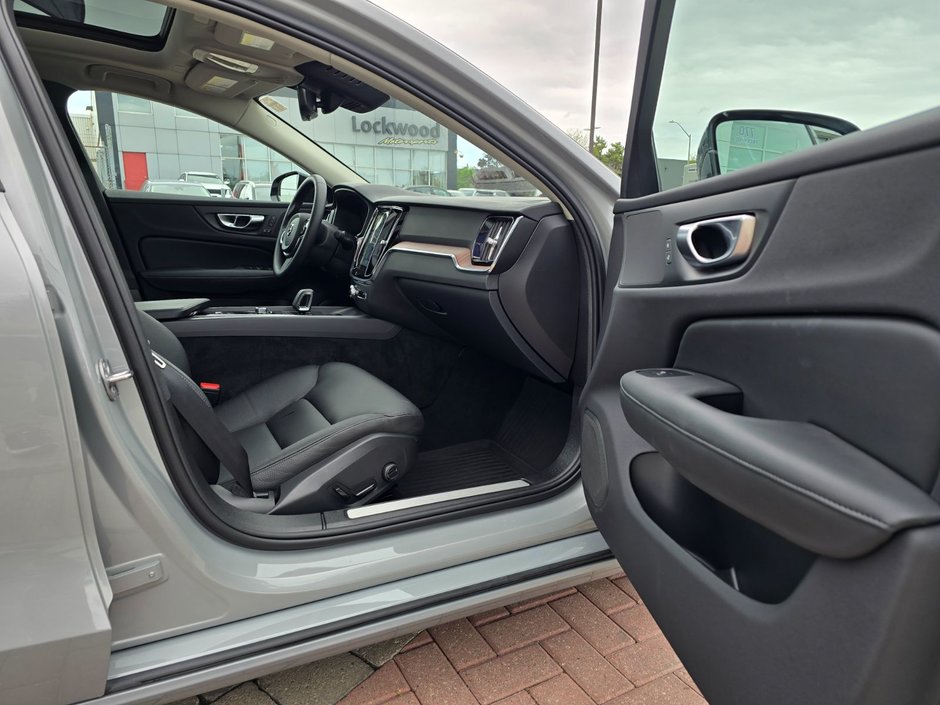 2024 Volvo S60 PLUS DARK THEME-20