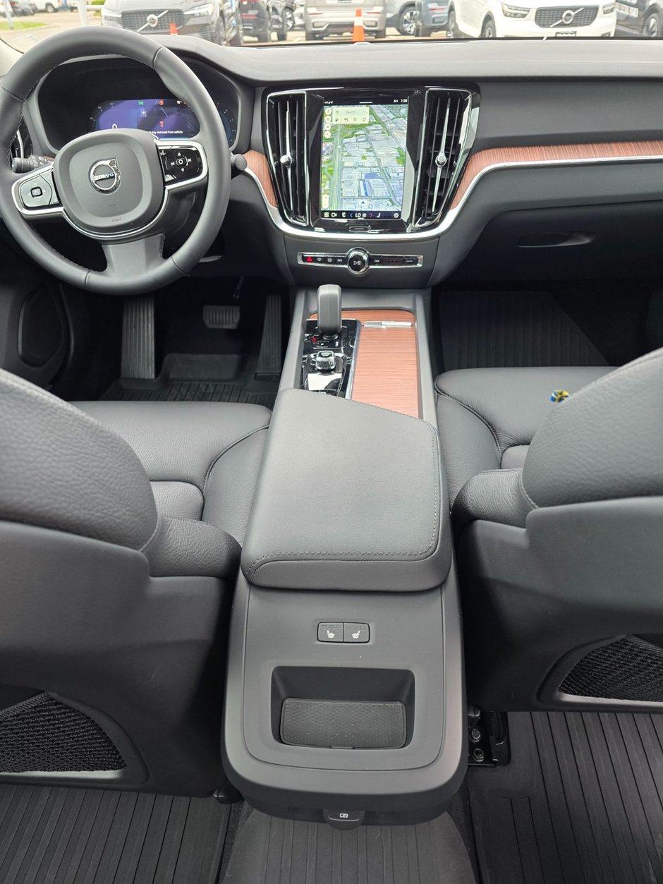 2024 Volvo S60 PLUS DARK THEME-19