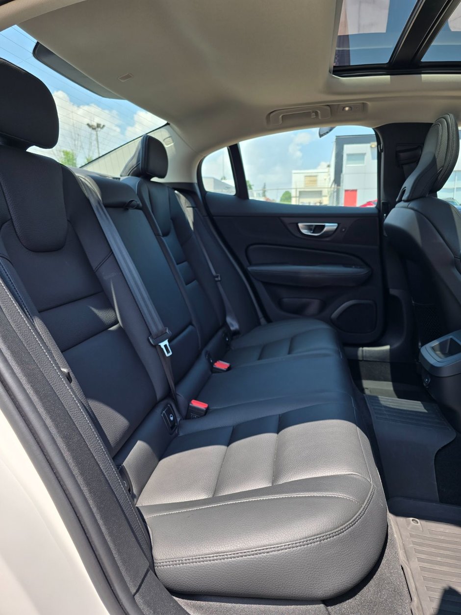 2024 Volvo S60 PLUS DARK THEME-17