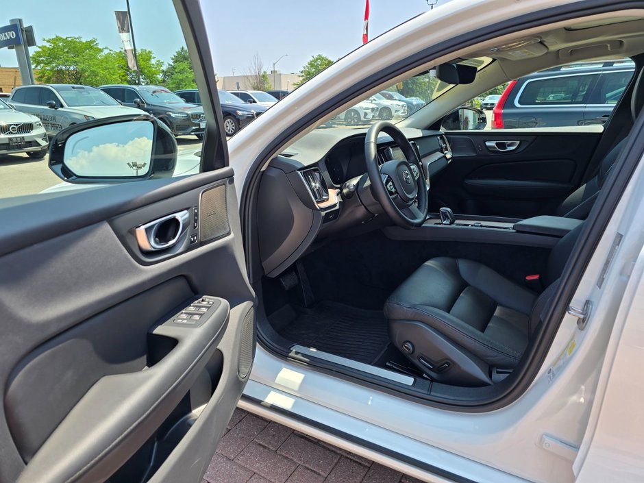 2024 Volvo S60 PLUS DARK THEME-10