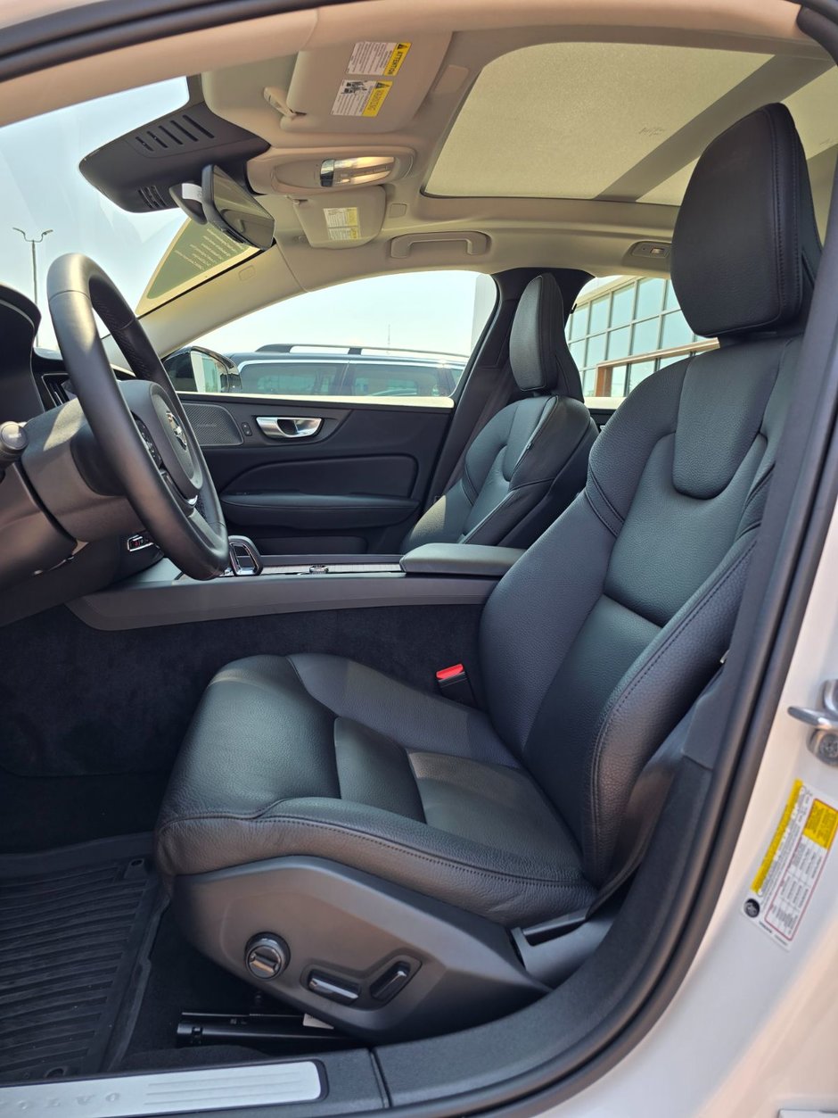 2024 Volvo S60 PLUS DARK THEME-12