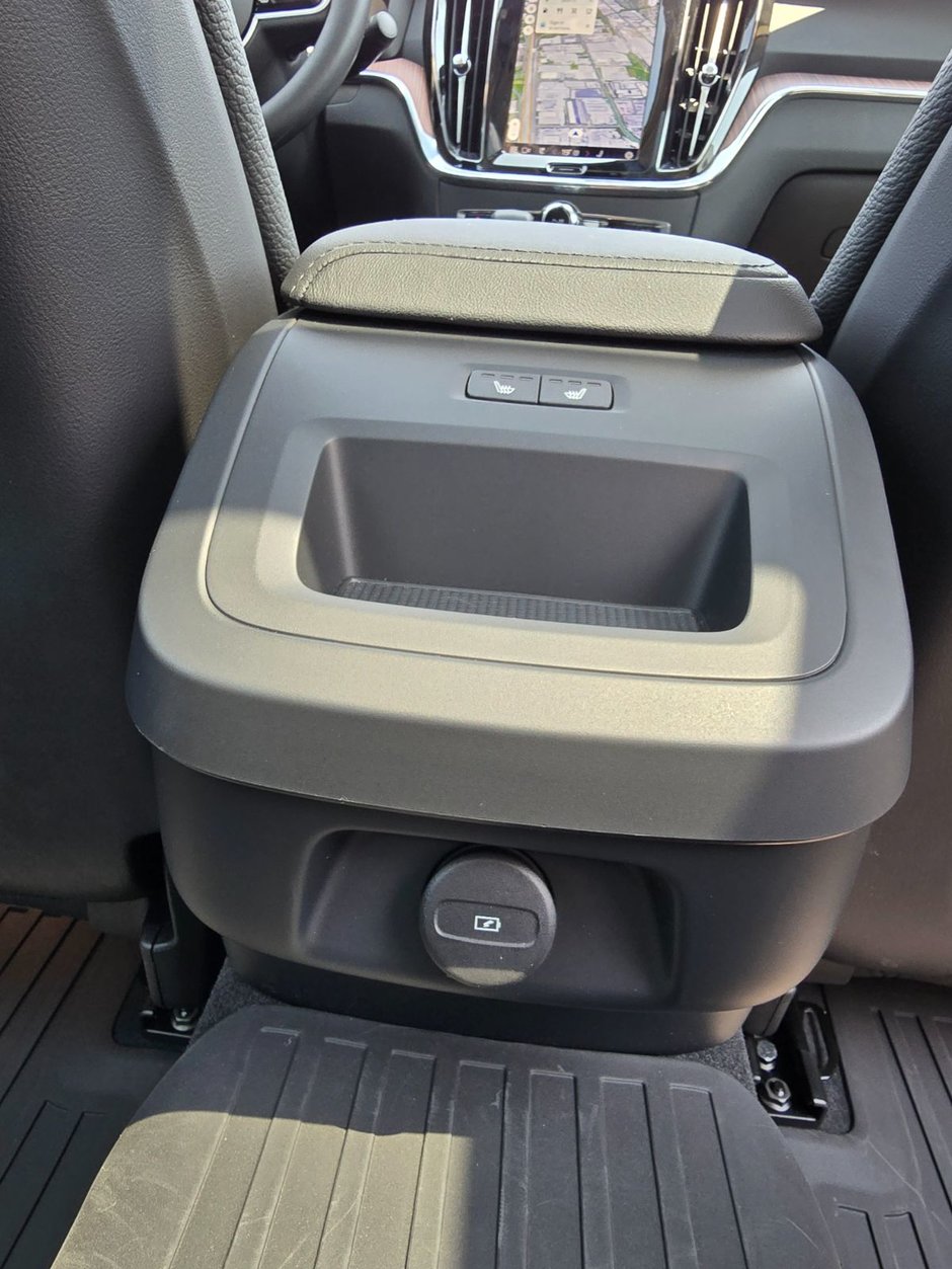 2024 Volvo S60 PLUS DARK THEME-18
