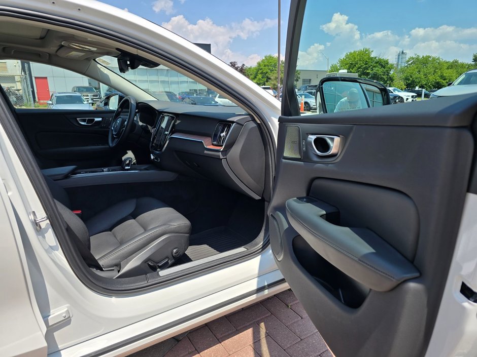2024 Volvo S60 PLUS DARK THEME-20