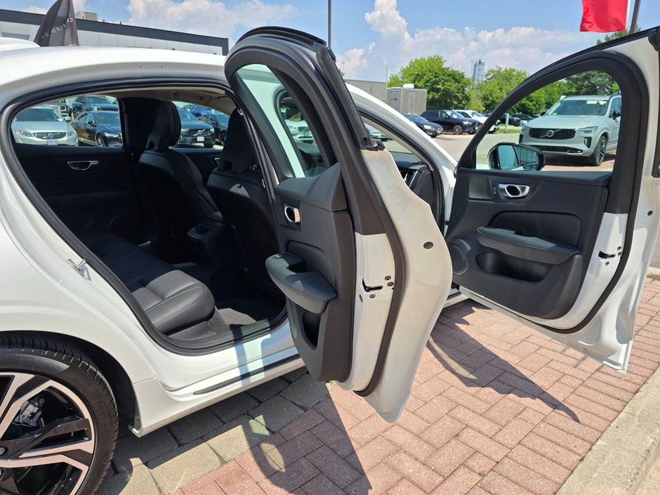 2024 Volvo S60 PLUS DARK THEME-8