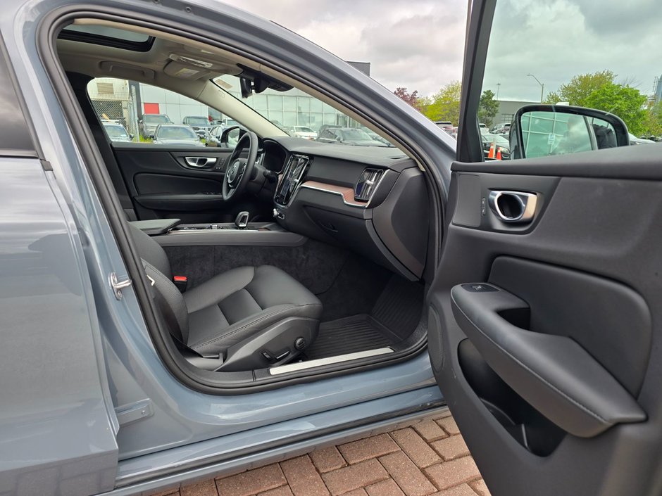 2024 Volvo S60 PLUS DARK THEME-21