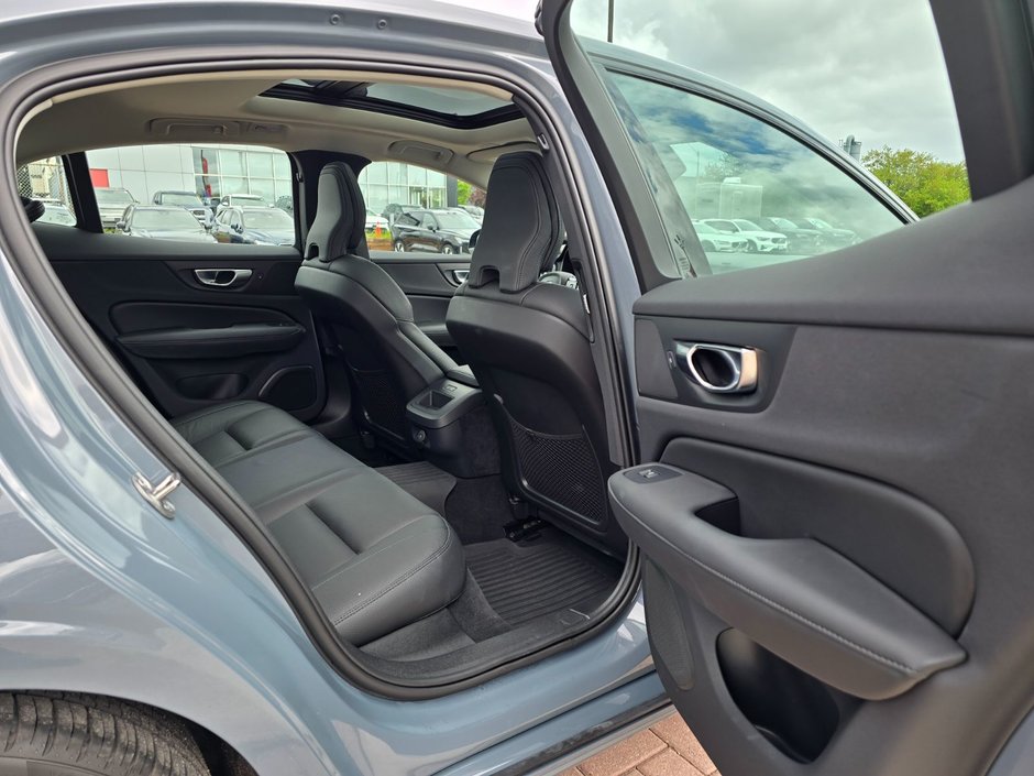 2024 Volvo S60 PLUS DARK THEME-17