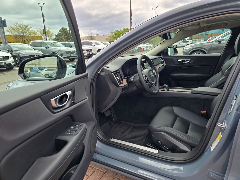 2024 Volvo S60 PLUS DARK THEME-10