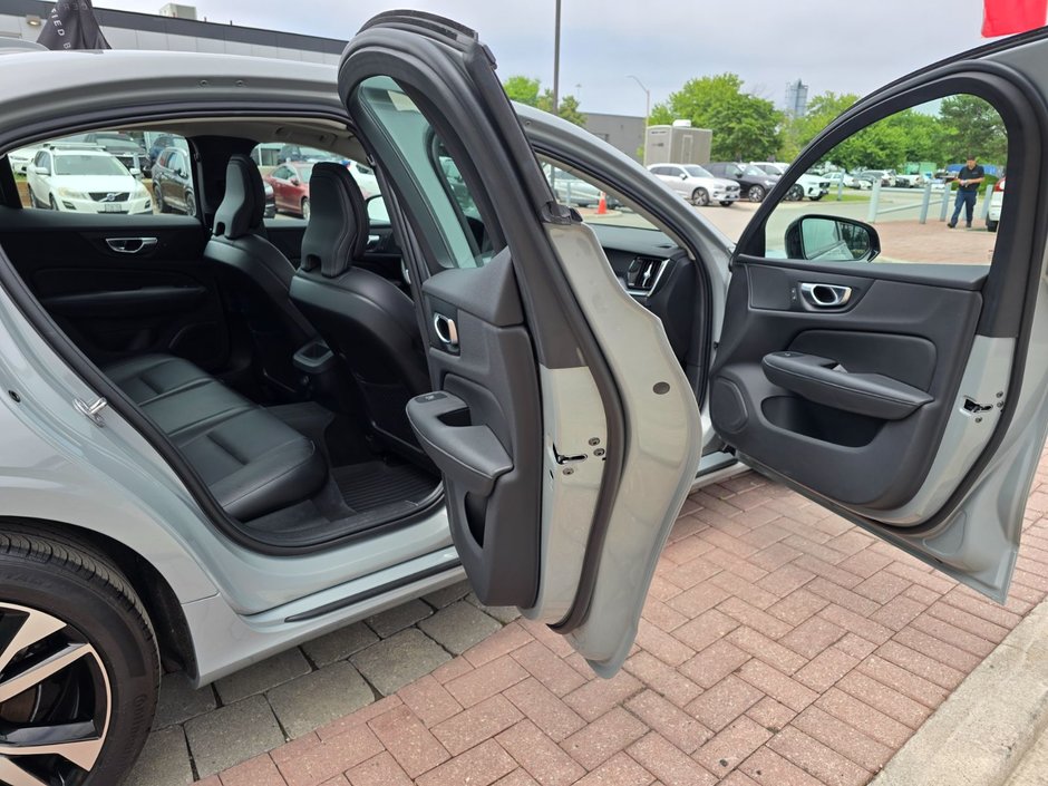 2024 Volvo S60 CORE DARK THEME-8