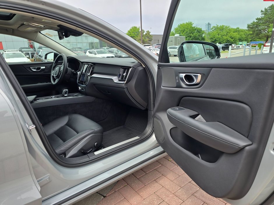 2024 Volvo S60 CORE DARK THEME-20