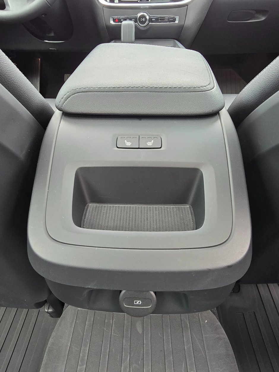 2024 Volvo S60 CORE DARK THEME-19
