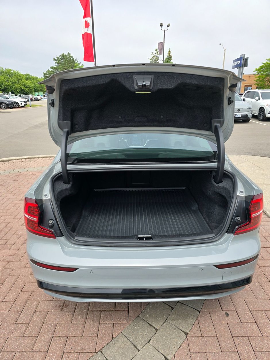 2024 Volvo S60 CORE DARK THEME-15