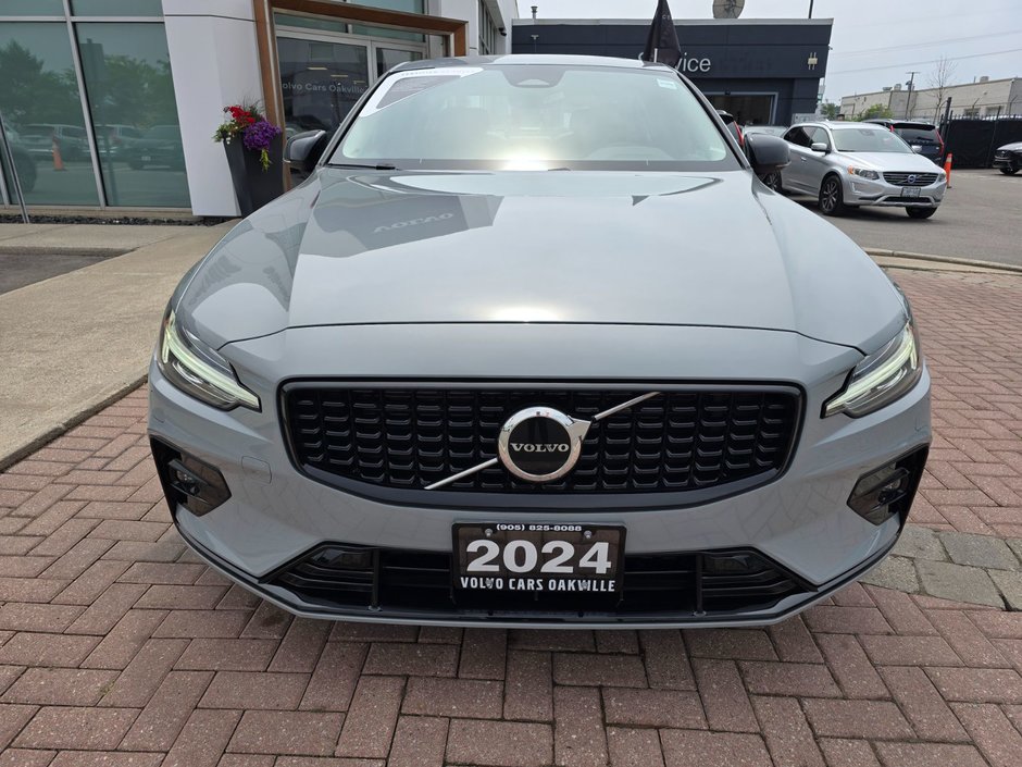 2024 Volvo S60 CORE DARK THEME-3