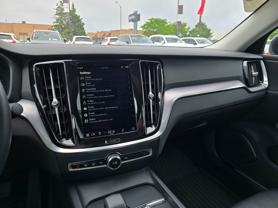 2024 Volvo S60 CORE DARK THEME-25