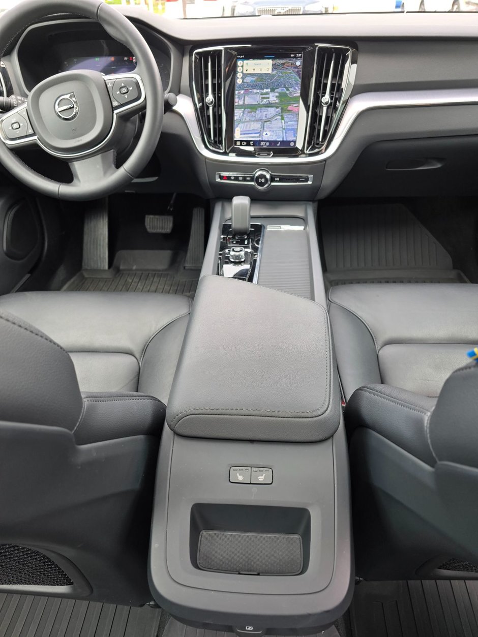 2024 Volvo S60 CORE DARK THEME-21