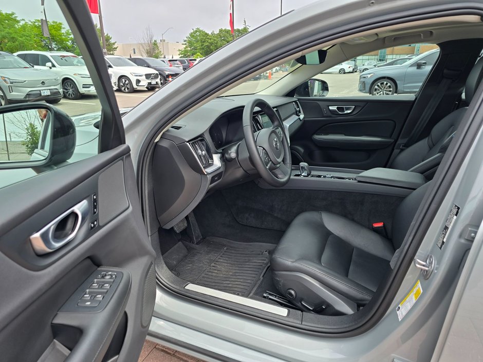 2024 Volvo S60 CORE DARK THEME-10