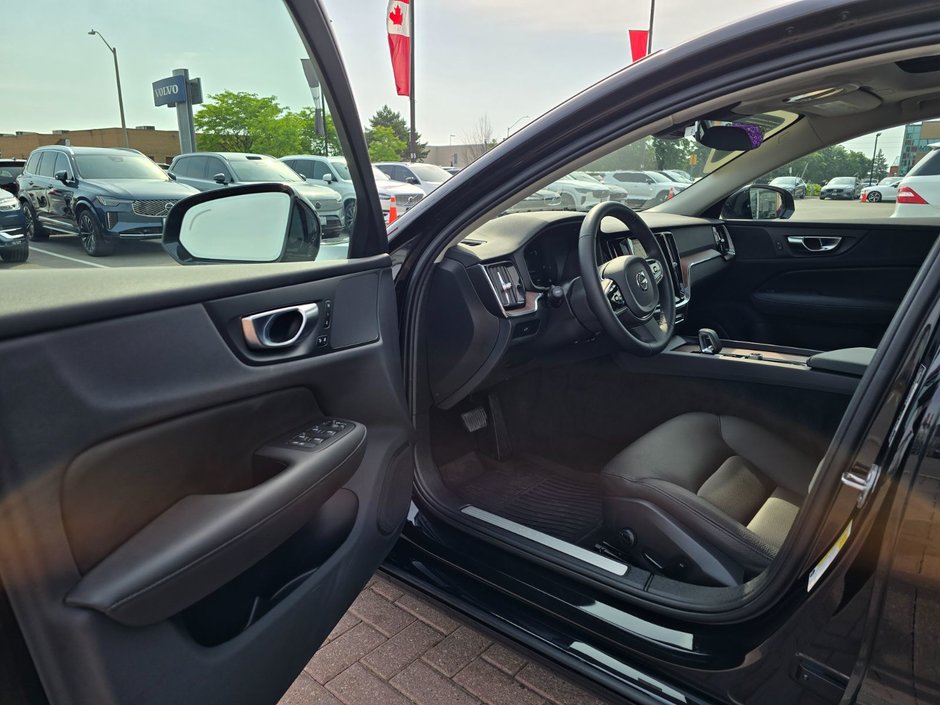 2024 Volvo S60 PLUS DARK THEME-10