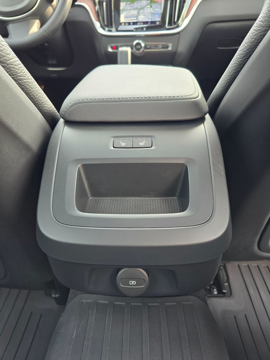 2024 Volvo S60 PLUS DARK THEME-19