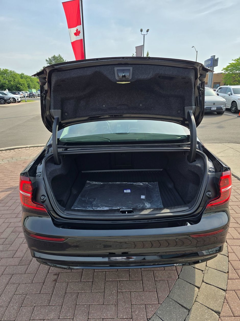 2024 Volvo S60 PLUS DARK THEME-15