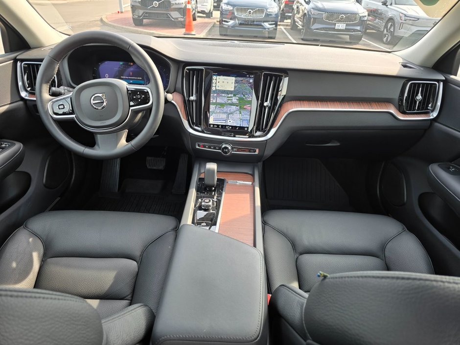 2024 Volvo S60 PLUS DARK THEME-4