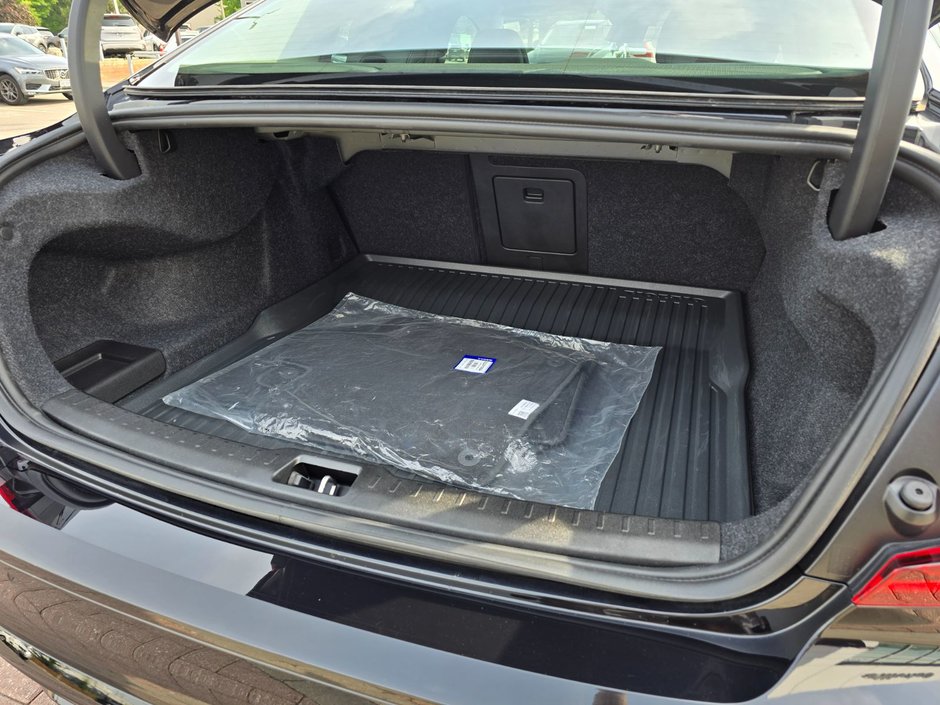 2024 Volvo S60 PLUS DARK THEME-16