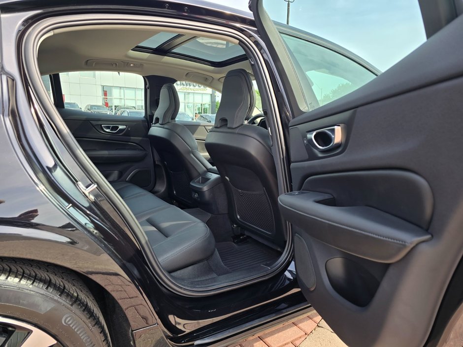 2024 Volvo S60 PLUS DARK THEME-17