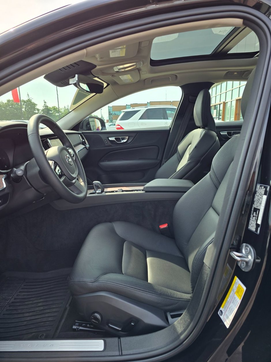 2024 Volvo S60 PLUS DARK THEME-12