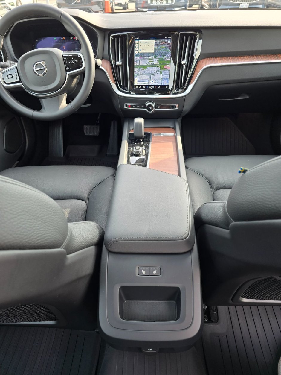 2024 Volvo S60 PLUS DARK THEME-20