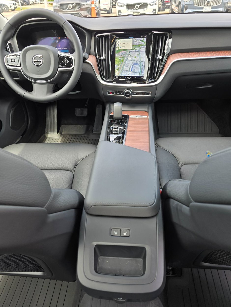 2024 Volvo S60 PLUS DARK THEME-19