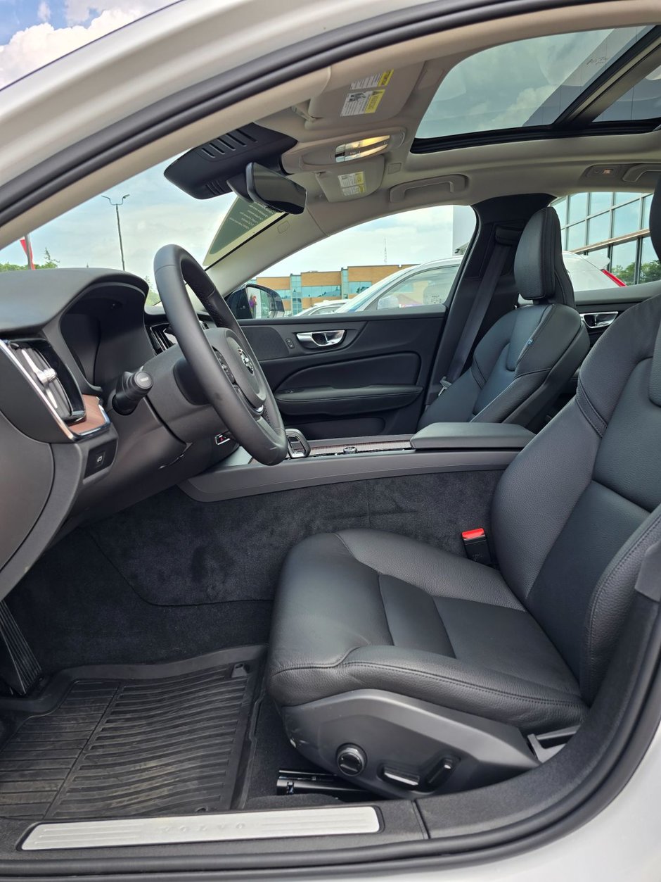 2024 Volvo S60 PLUS DARK THEME-12