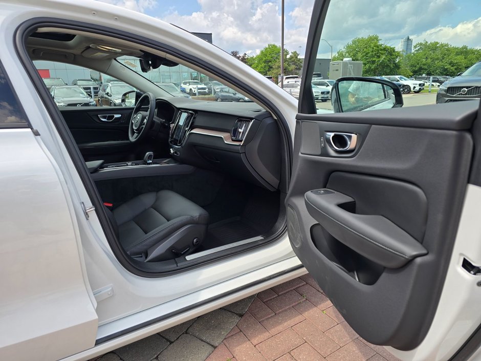 2024 Volvo S60 PLUS DARK THEME-20