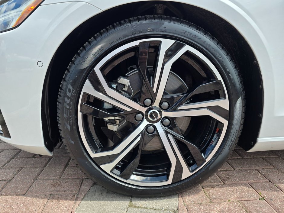 2024 Volvo S60 PLUS DARK THEME-7