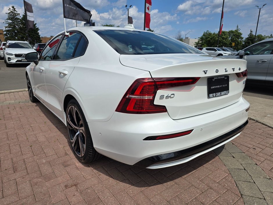 2024 Volvo S60 PLUS DARK THEME-11