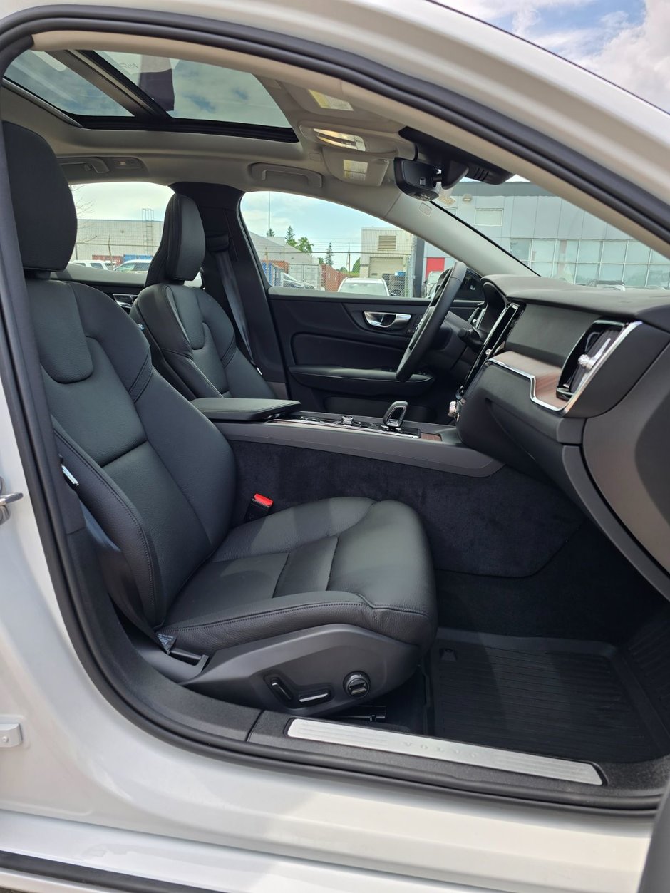 2024 Volvo S60 PLUS DARK THEME-21