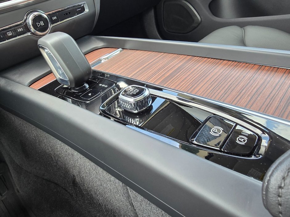 2024 Volvo S60 PLUS DARK THEME-26