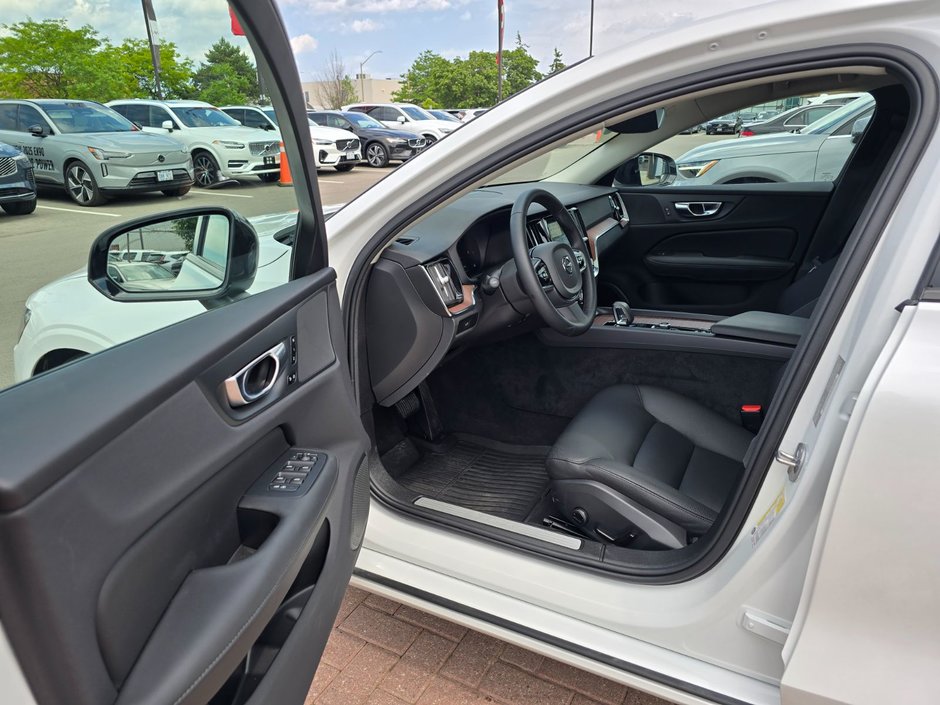 2024 Volvo S60 PLUS DARK THEME-10
