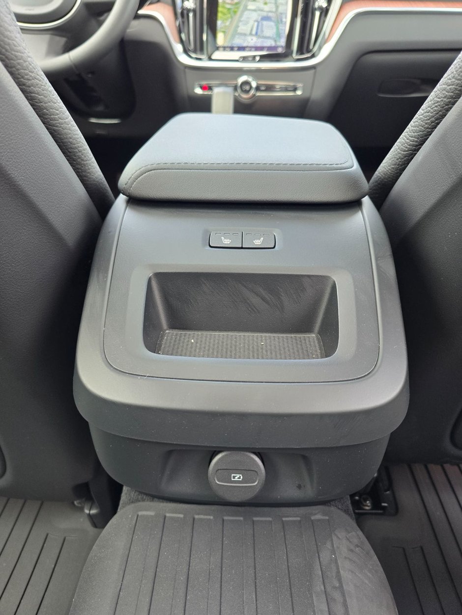 2024 Volvo S60 PLUS DARK THEME-18